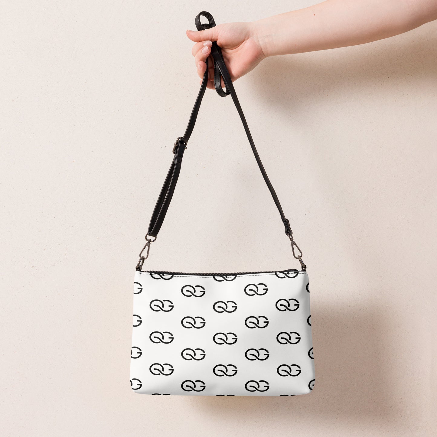 QUINNESSENTIAL Gear Crossbody bag