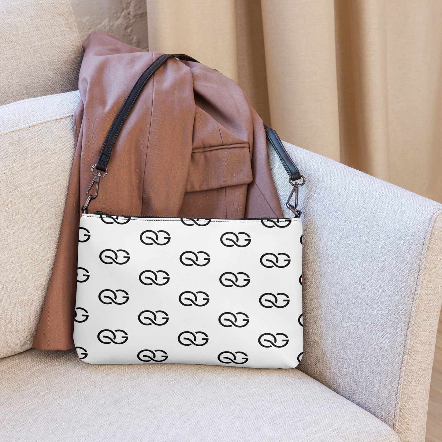 QUINNESSENTIAL Gear Crossbody bag