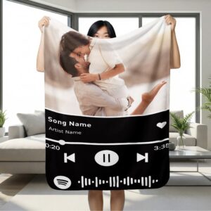 Romantic Music Player Blanket - Couple's Embrace